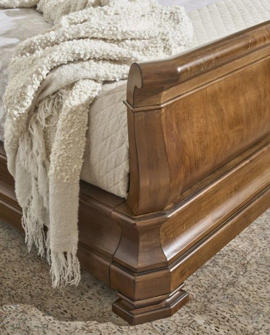 Universal Explore Home™ New Lou Louie P's Cognac California King Sleigh Bed-2