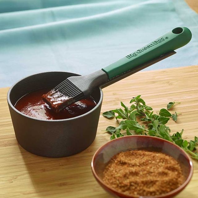 Big Green Egg® Cast Iron Sause Pot with Basting Brush-1