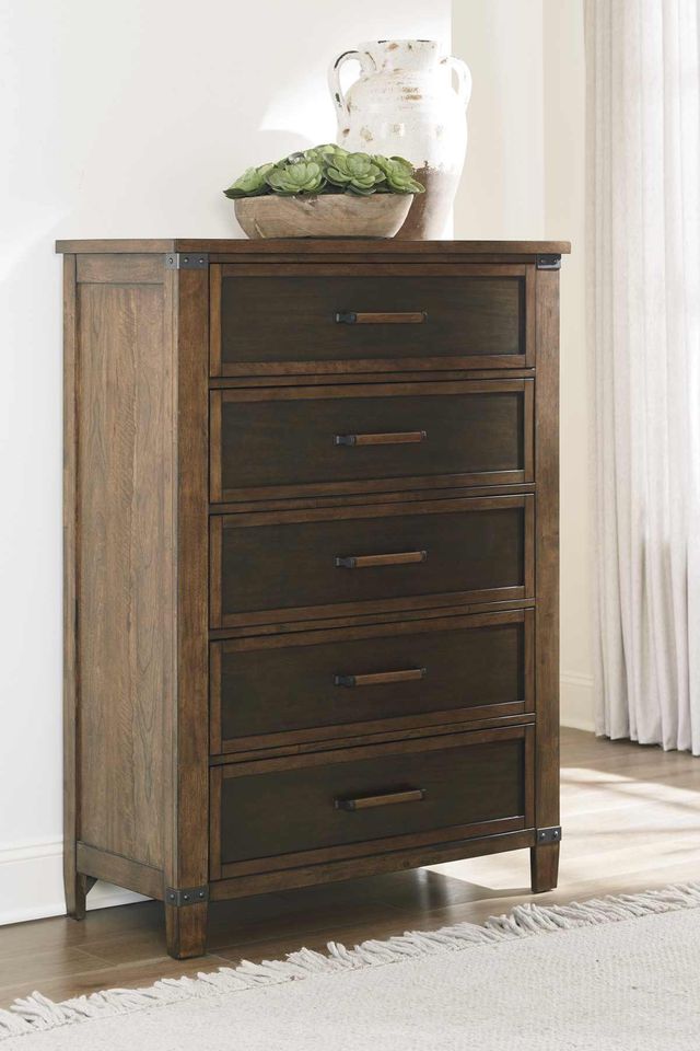 Benchcraft® Wyattfield Two-Tone Chest-4
