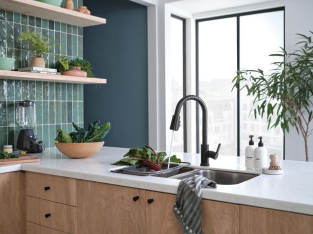 Peerless Flute™ Matte Black Single Handle Pull-Down Kitchen Faucet-2