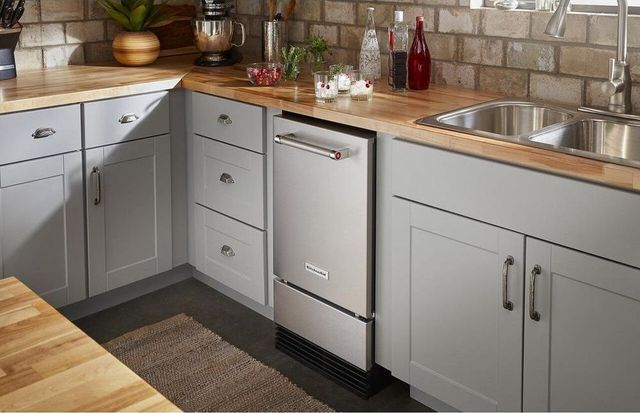 KitchenAid® 18" Stainless Steel with PrintShield™ Finish Automatic Ice Maker-5