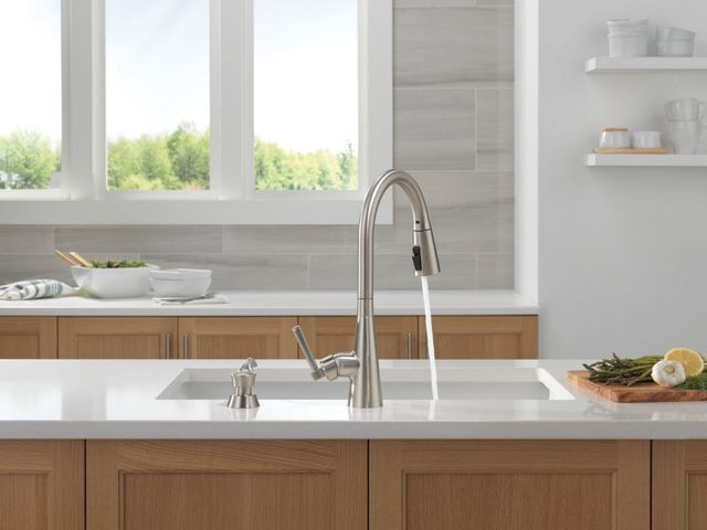 Delta Boyd™ Spotshield Stainless Single Handle Kitchen Faucet Spotshield Stainless with Soap Dispenser and ShieldSpray Technology -2