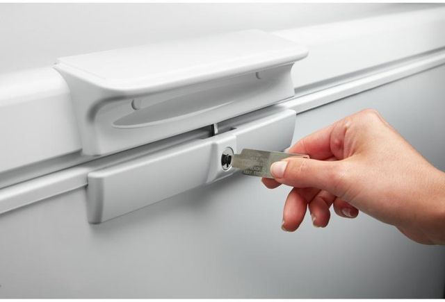 Whirlpool® 16.0 Cu. Ft. White Chest Freezer-4