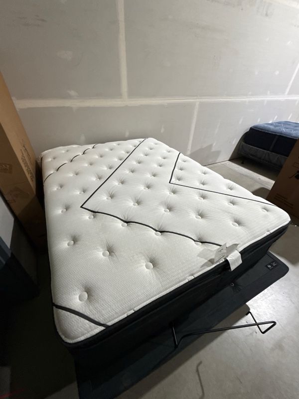 Clearance Beautyrest Black® L-Class 15.75" Hybrid Medium Pillow Top Queen Mattress-0