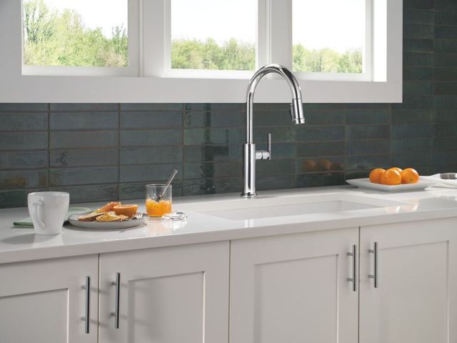 Delta Altado™ Chrome Single Handle Pull-Down Kitchen Faucet-1