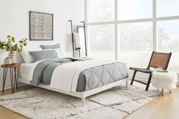 Signature Design by Ashley® Tannally White Queen Platform Bed-3