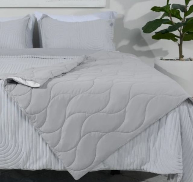 BEDGEAR® Cooling Performance® Gray/White Moisture-Wicking One Size Throw Blanket-1