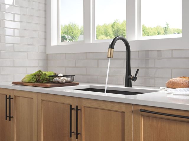Delta Monrovia® Champagne Bronze/Matte Black Single Handle Pull-Down Kitchen Faucet-3