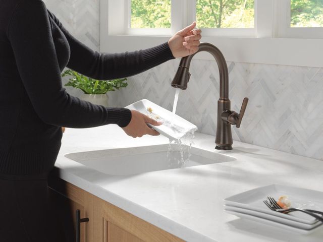 Delta Coranto® Venetian BronzeTouch2O® Bar / Prep Faucet with Touchless Technology-4