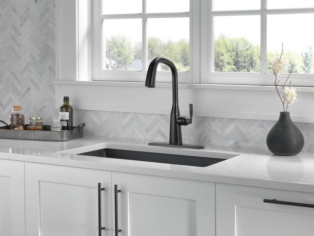 Delta Stryke® Matte Black Touch2O® Kitchen Faucet with Voice -1