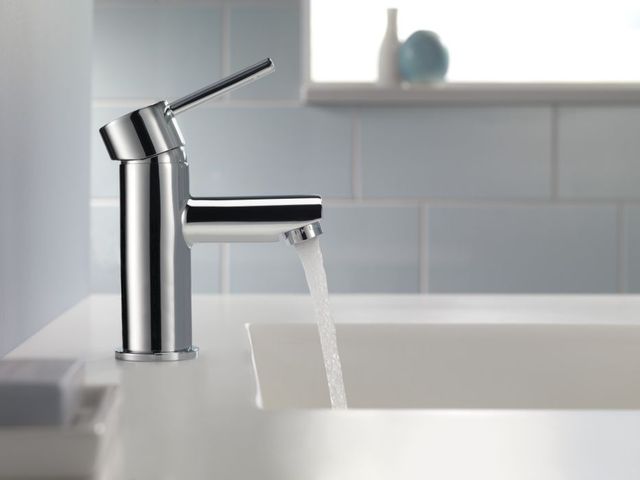 Delta Modern Chrome Single Handle Project Pack Faucet- Low Flow with Drain,1.2 GPM-2
