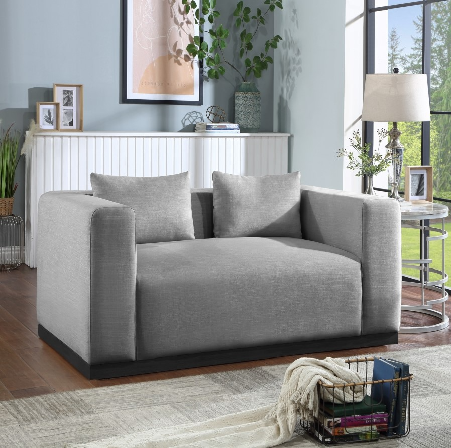 Meridian Furniture Alfie Loveseat - Thumbnail 3