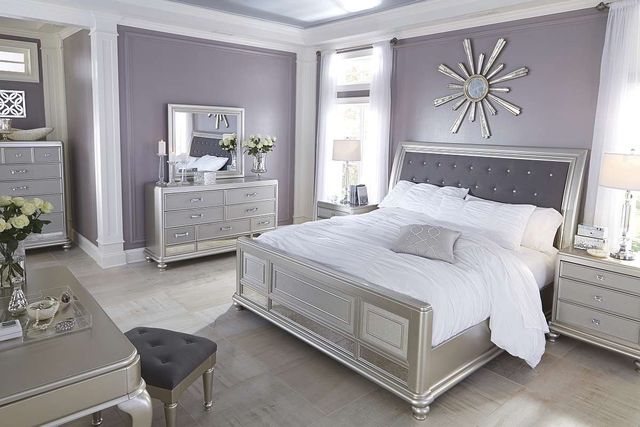 Signature Design by Ashley® Coralayne Silver Queen Upholstered Sleigh Bed-1