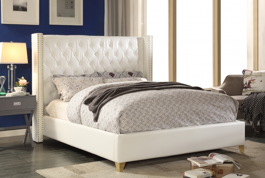 Meridian Furniture Soho White Bonded Leather Full Bed Meridian Furniture Soho White Bonded Leather Full Bed