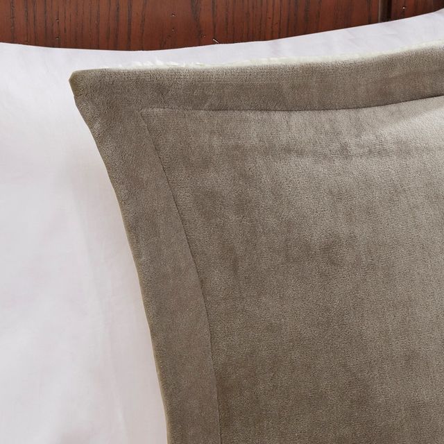 Olliix by Woolrich Alton Ivory and Taupe Full/Queen Plush to Sherpa Down Alternative Comforter Set-3