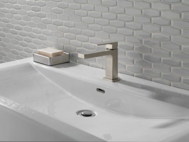 Peerless Xander® Brushed Nickel 5" Single Handle Bathroom Faucet-1