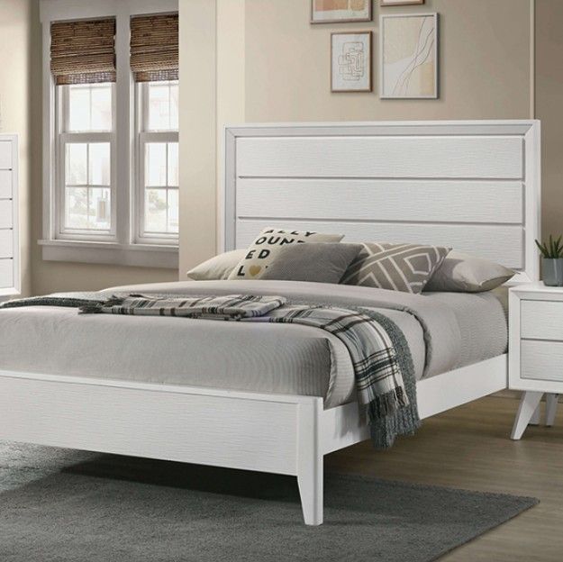 Furniture of America® Dortmund 4-Piece White Queen Bedroom Set-1