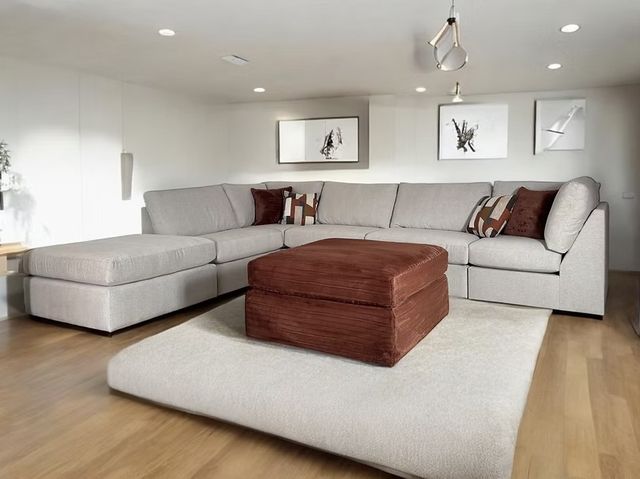 Intermountain Furniture Customizable Fox Modular Sectional-1