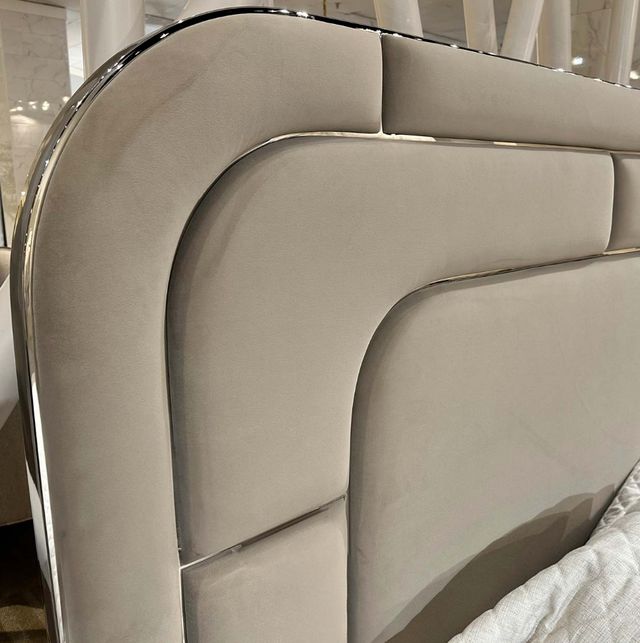 Michael Amini® Orchid King Lift Up Storage Bed-3