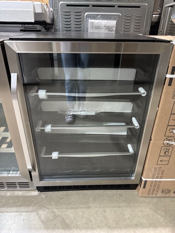 Clearance Silhouette® Professional™ Riccotta 24" Stainless Steel Beverage Center-0
