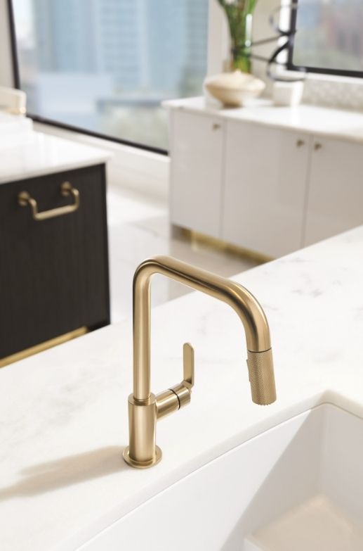 Brizo Litze® Brilliance® Luxe Gold® SmartTouch® Pull-Down Kitchen Faucet with Square Spout and Industrial Handle-2