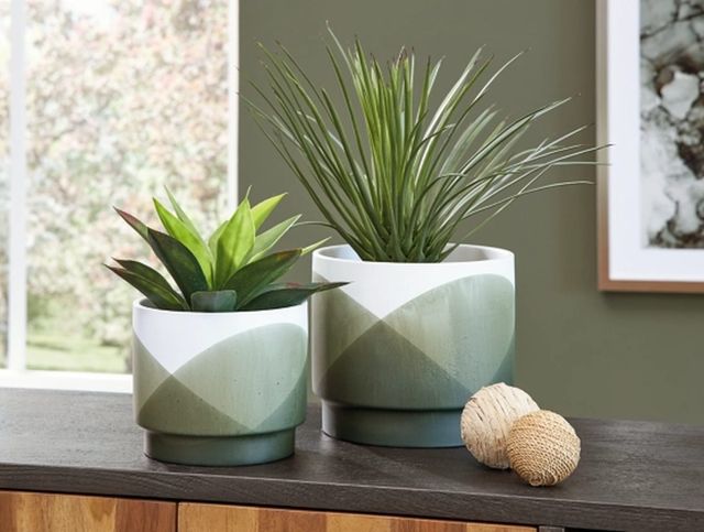 Signature Design by Ashley® Ardenridge 2-Piece Green/White Planters-5