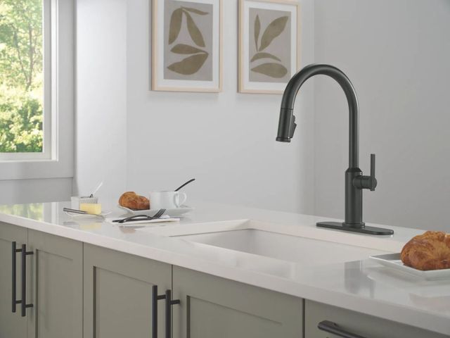 Delta Cordova™ Matte Black Single Handle Lever Kitchen Faucet-3