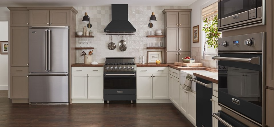Viking® 30” Daffodil Chimney Wall Hood with Standard Ventilator-7