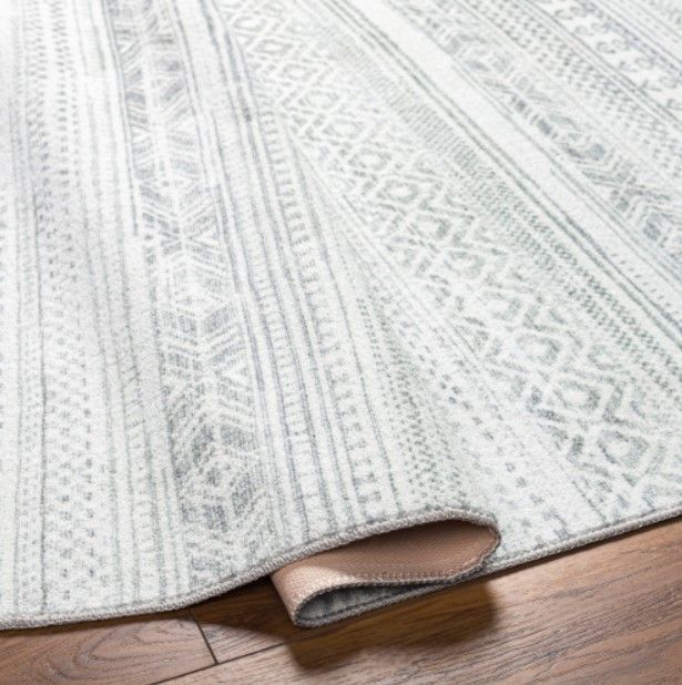 Surya Hera White 4'x6' Area Rug-3
