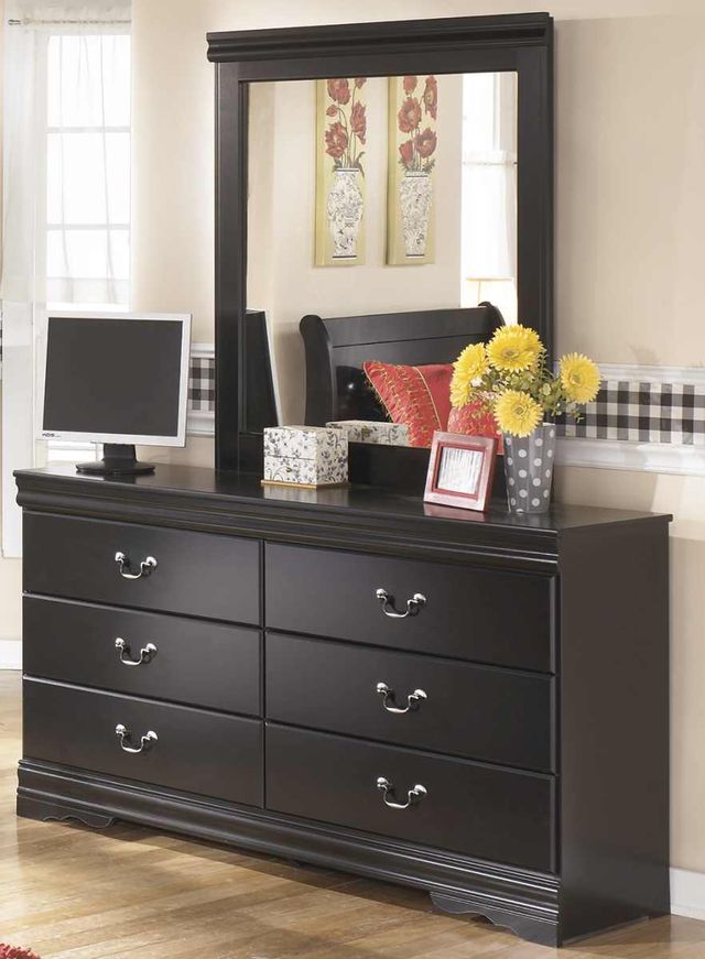 Signature Design by Ashley® Huey Vineyard Black Dresser and Mirror-1