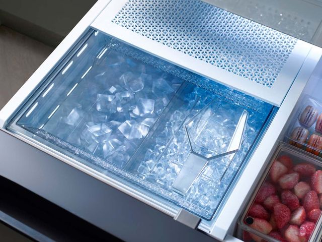 Samsung Bespoke 36 in. 30.0 Cu. Ft. Stainless Steel 3-Door French Door Refrigerator with Beverage Center™-8