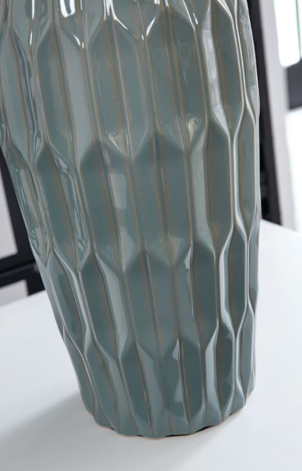 Signature Design by Ashley® Hadbury Pale Blue/Teal Table Lamp-3