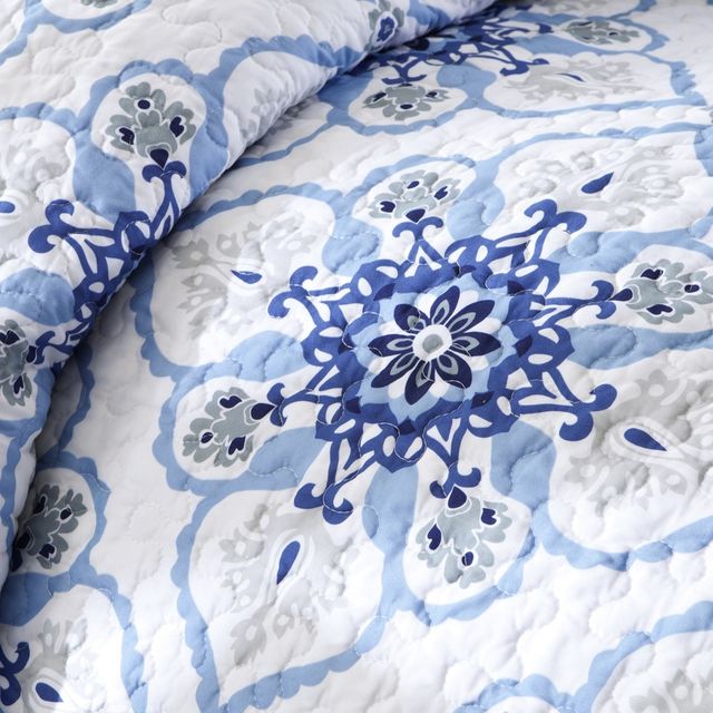 Olliix by Intelligent Design Cassy Blue Full/Queen Reversible Coverlet Set-3
