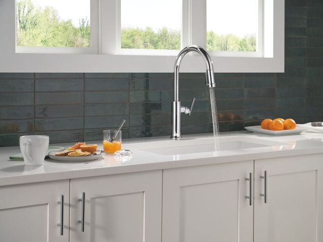 Delta Altado™ Chrome Single Handle Pull-Down Kitchen Faucet-4
