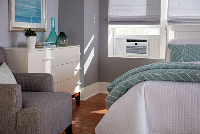 Frigidaire® 5,000 BTU's White Window Mount Air Conditioner-4