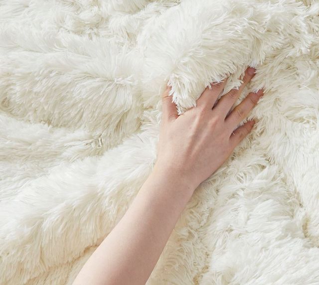 Olliix by Intelligent Design Malea Ivory Full/Queen Shaggy Faux Fur Comforter Mini Set-2