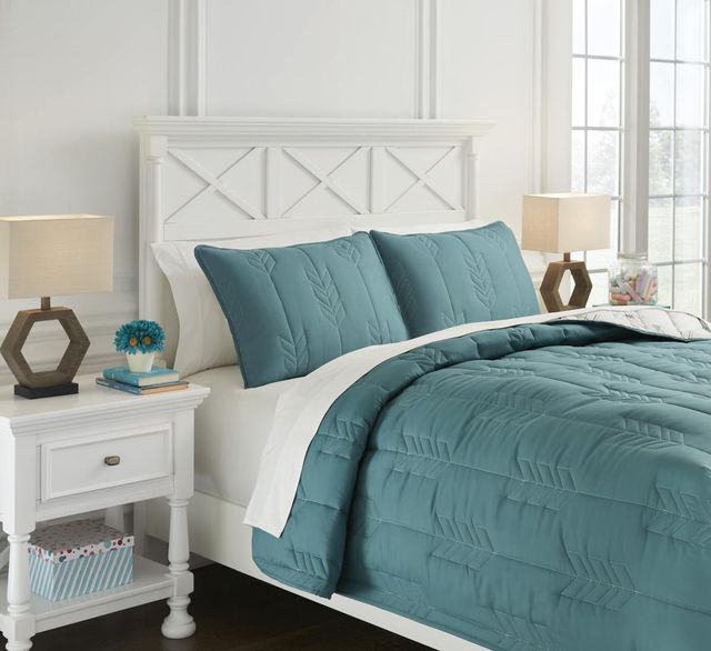 Signature Design by Ashley® Averlett Teal/White/Gray Full Quilt Set-3