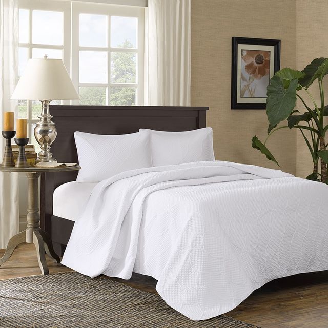 Olliix by Madison Park 3 Piece White Queen Corrine Reversible Mini Bedspread Set-0