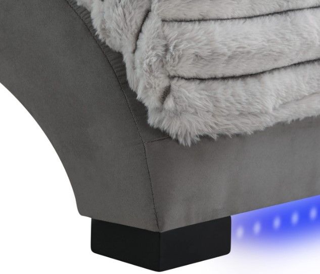Global Furniture USA Dominic Gray/Nickel Chaise Lounger with USB-4