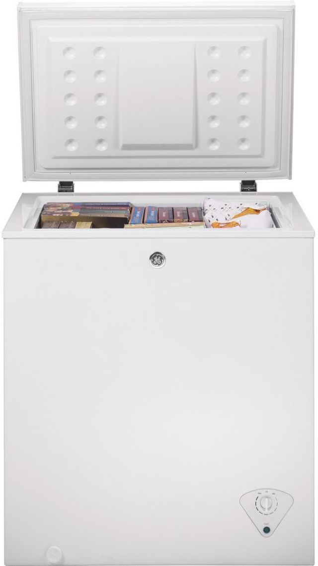 GE® 5.0 Cu. Ft. White Chest Freezer -3