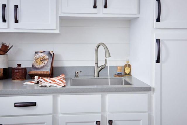 Peerless Parkwood® Stainless Single Handle Pull-Down Kitchen Faucet-3