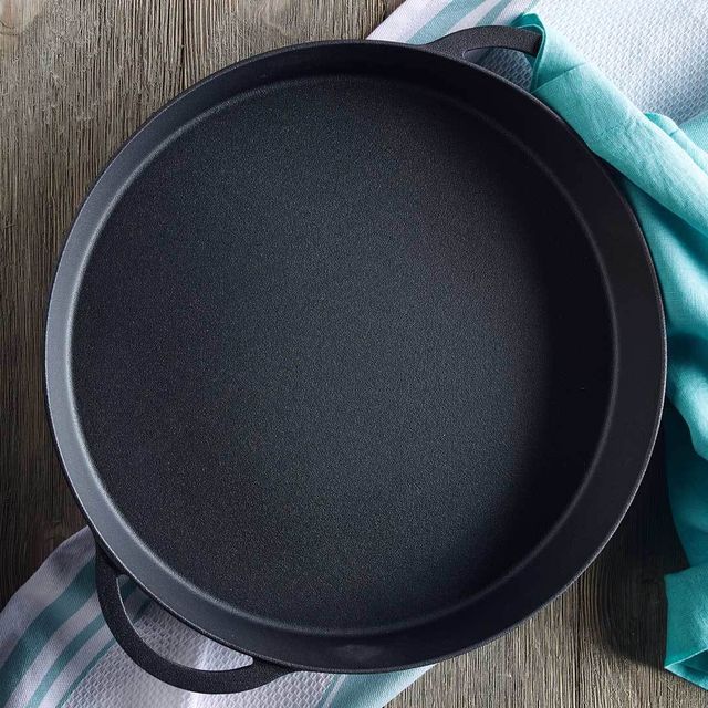Big Green Egg® 14" Black Cast Iron Skillet Cookware-3