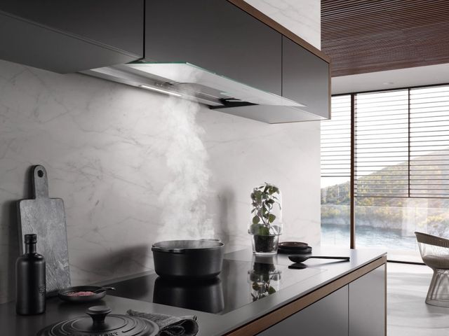 Miele 34" Glass Insert Range Hood -3