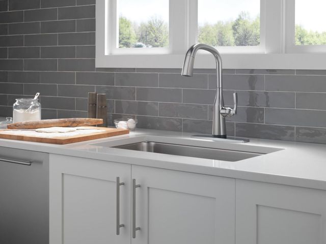 Delta Stryke® Lumicoat® Arctic Stainless Touch2O® Kitchen Faucet with Voice -1