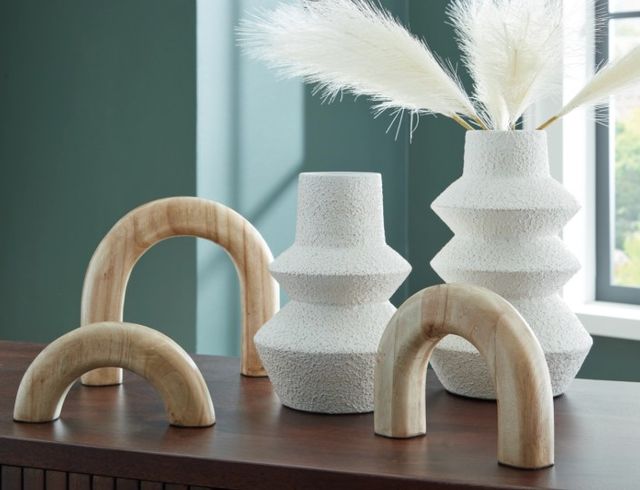 Signature Design by Ashley® Maddwarth 5-Piece Natural Brown/White Accessory Set-3