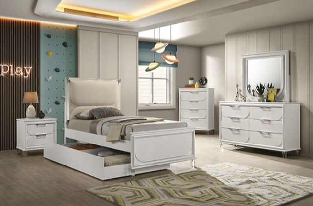 Furniture of America® Lareina Pearl White Chest-1
