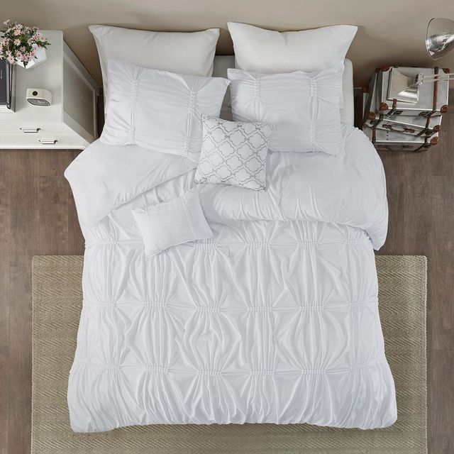 Olliix by Intelligent Design Benny White Full/Queen Comforter Set-1