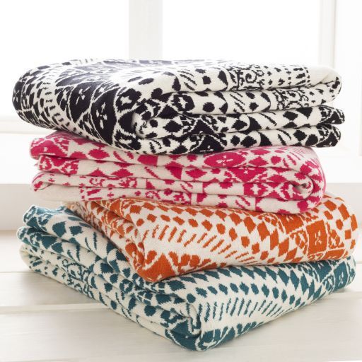 Surya Ekena Bright Pink 50"x60" Throw Blanket-4