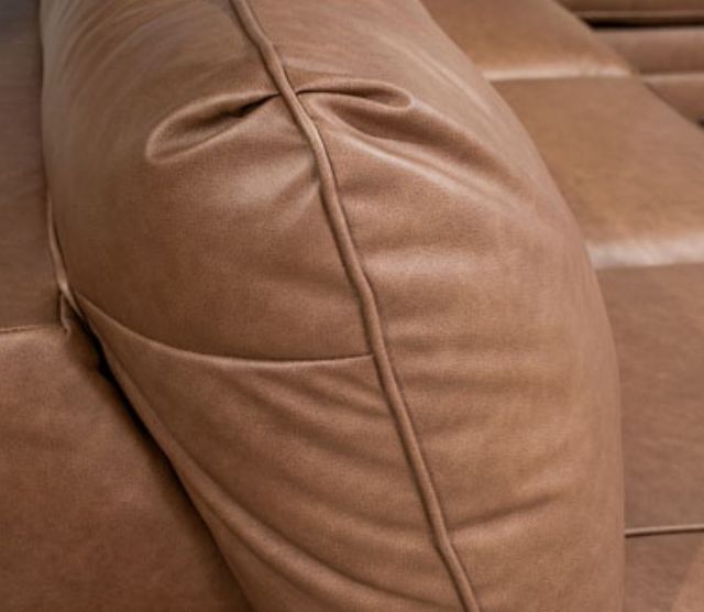 Benchcraft® VillaCourt Caramel Loveseat-1