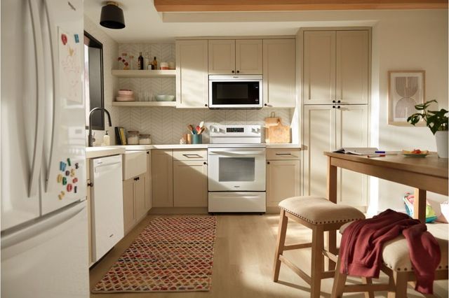 Whirlpool® 30" White Freestanding Electric Range -2